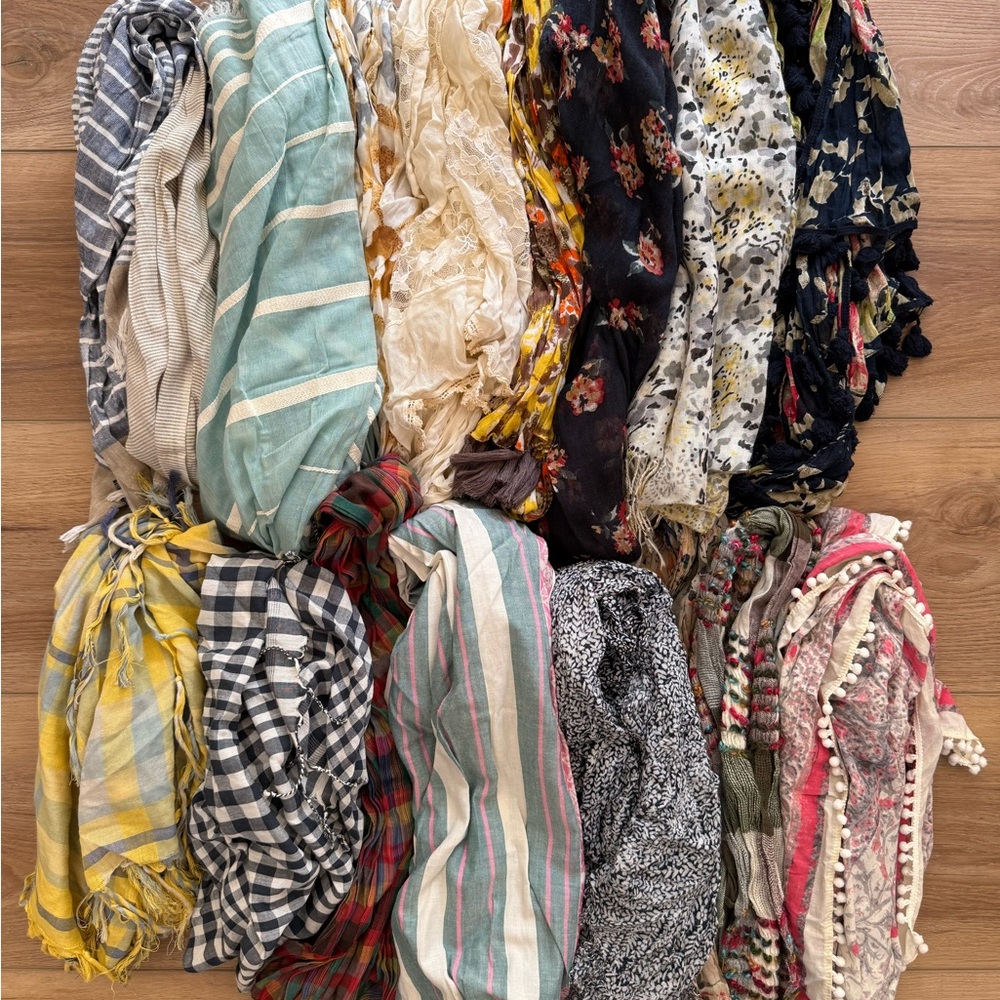 18 SCARVES • EUC/NWOT